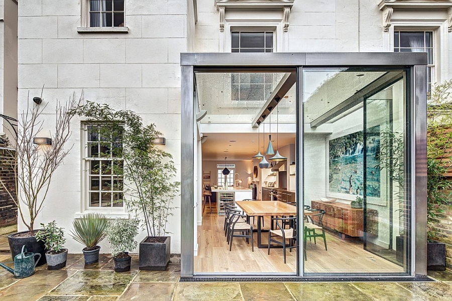 Glassy entrace to the exclusive London Home