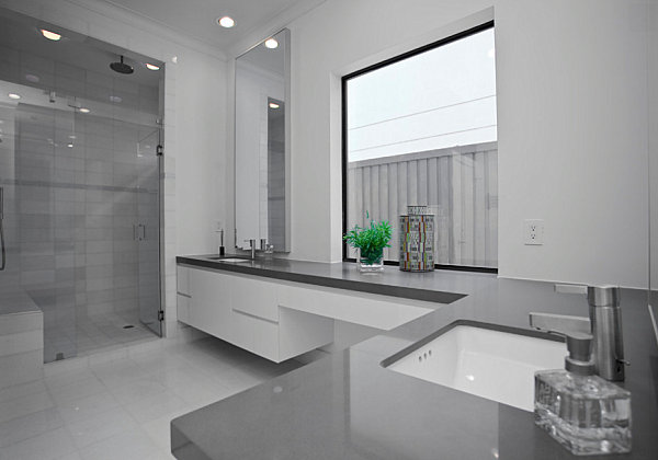 Greenery brightens a cool-toned bathroom