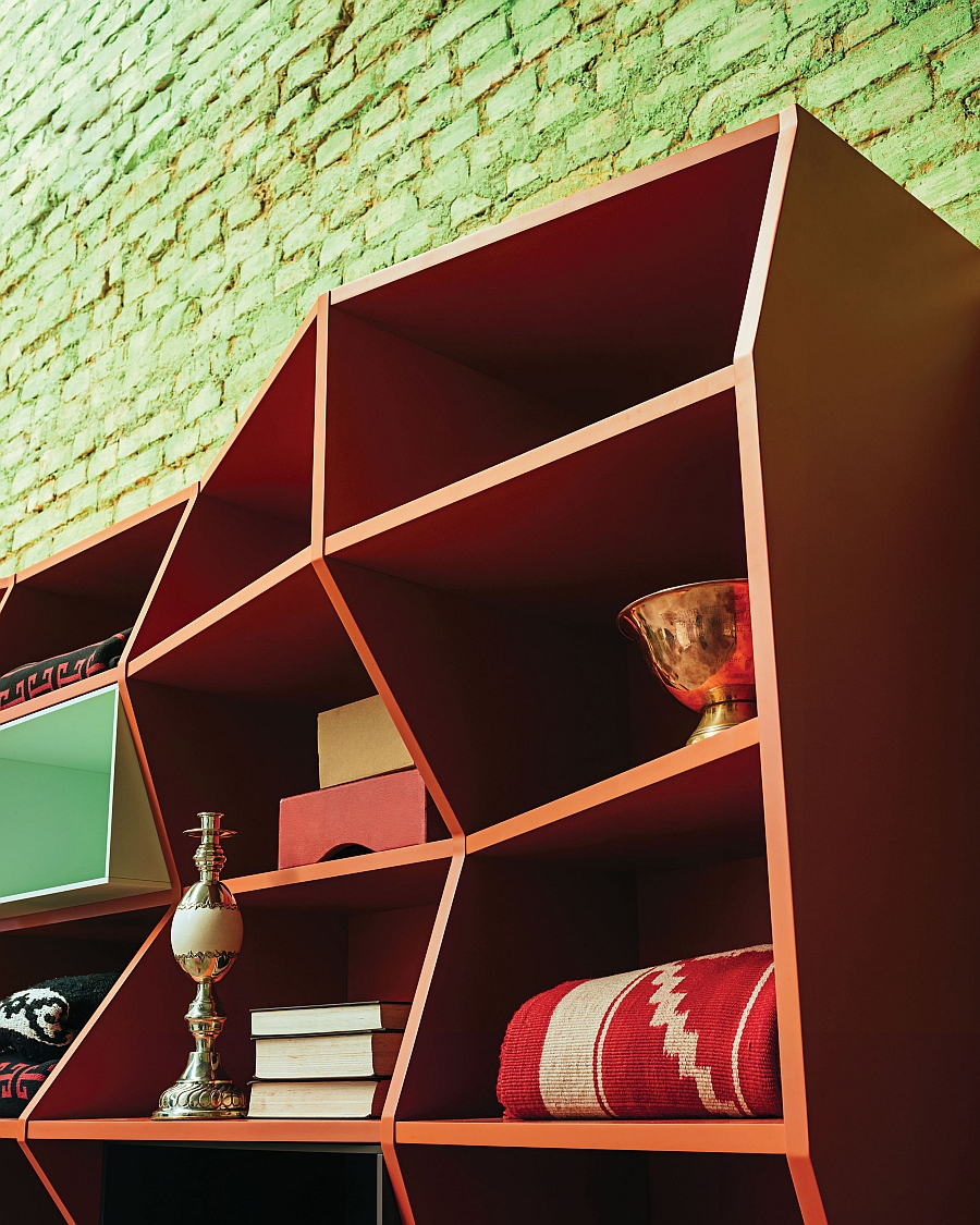 Informal and cool design of the ZigZag Bookshelf