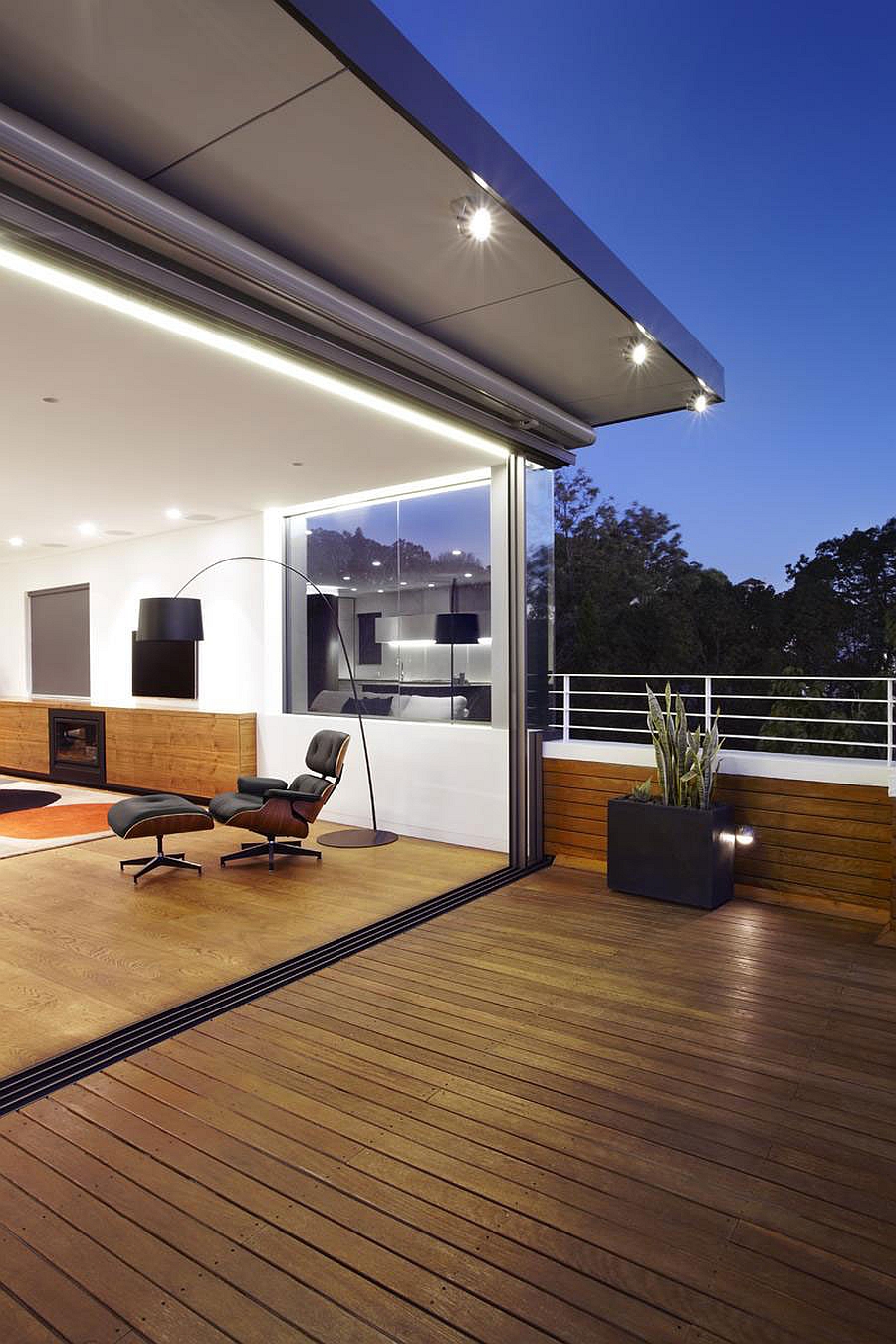 Large balcony of the Bellevue Hill Apartment in Sydney