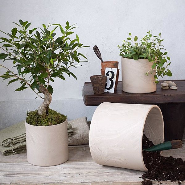 Marbleized planters