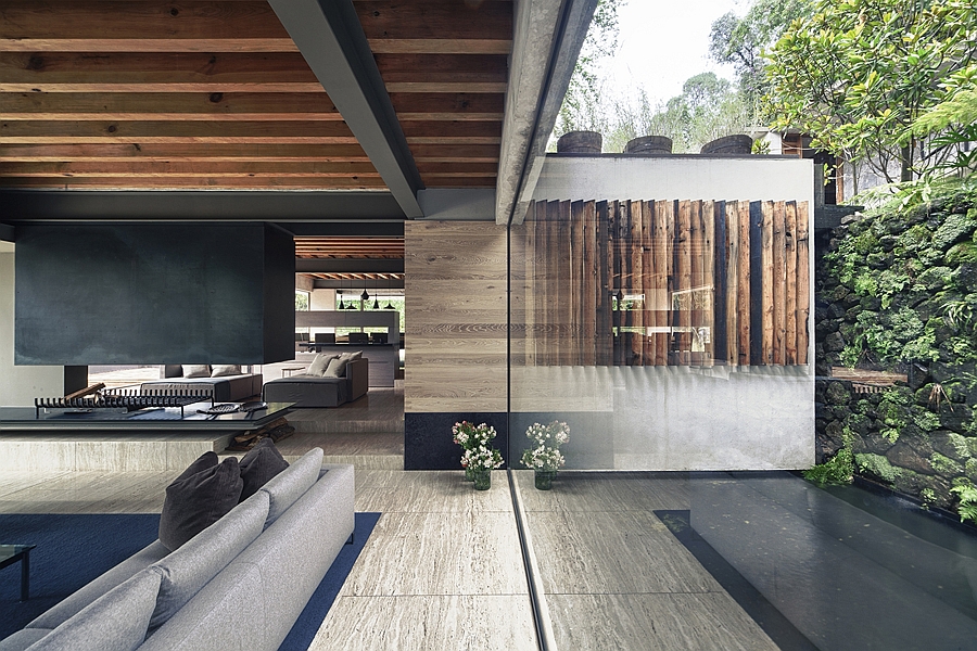 Outdoor patio of the stunning house in Mexico