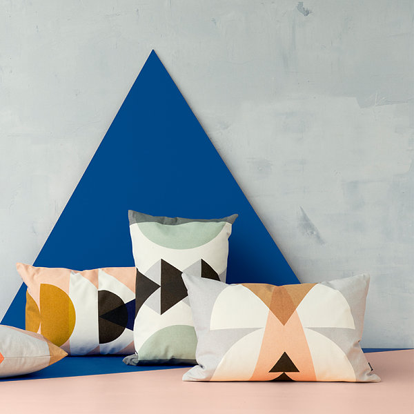 Pillows with semi-circle motifs