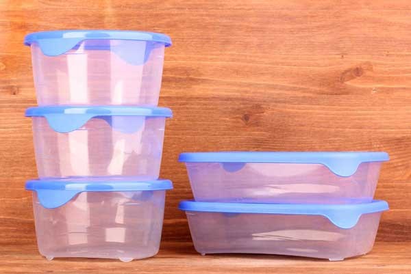 Plastic food storage containers