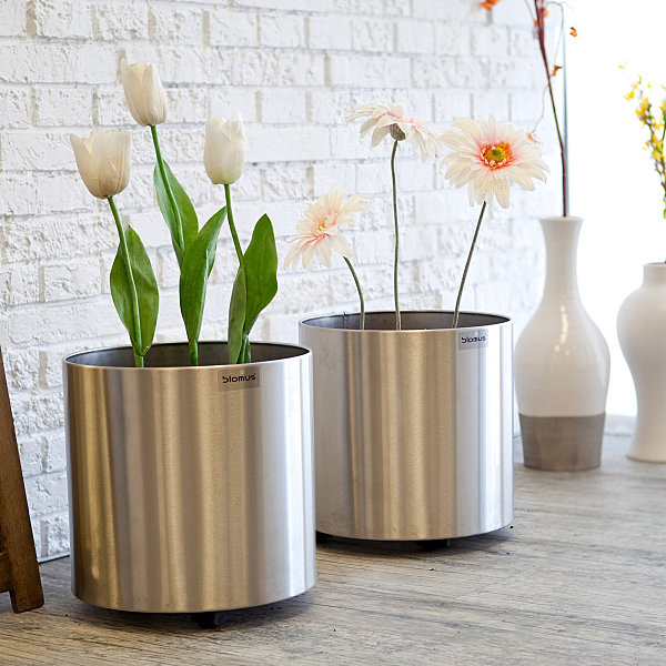 Small stainless steel planters