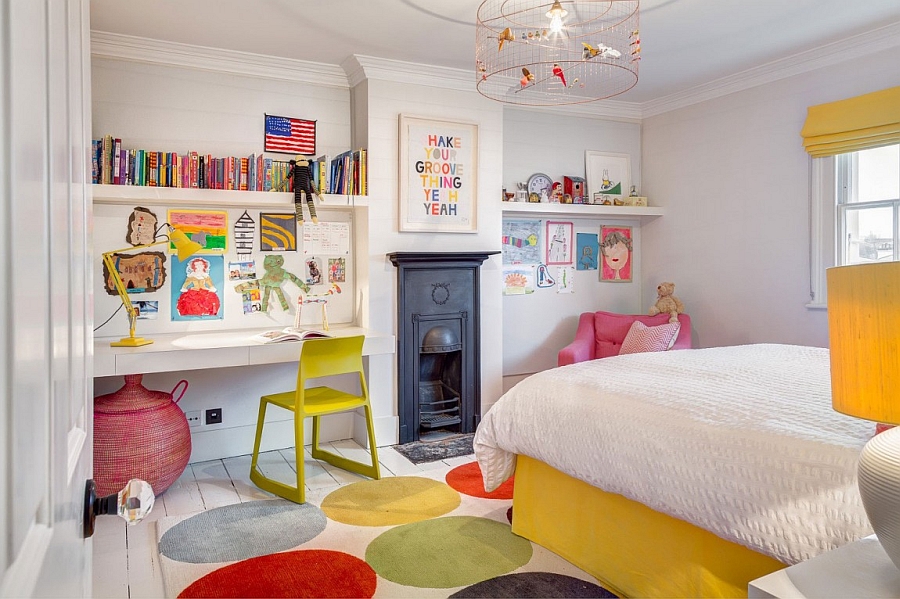 Splashes on green, yellow and pink in the kids' room