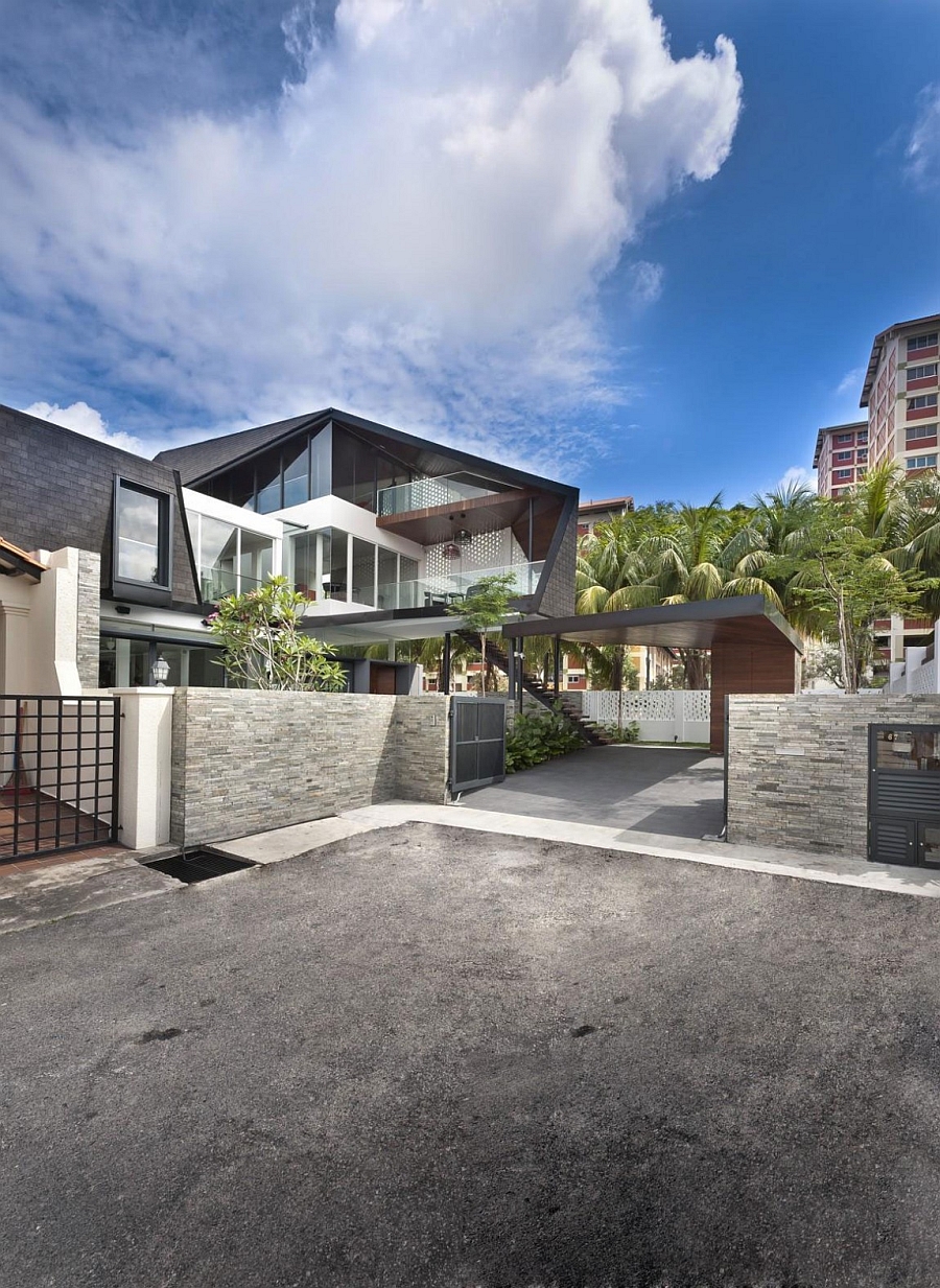 Street entrance to the posh Singapore House