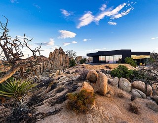 Stunning Silhouette and Spectacular Landscape Define The Black Desert House