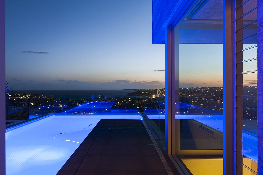 Stunning view of the Bondi beach from outside