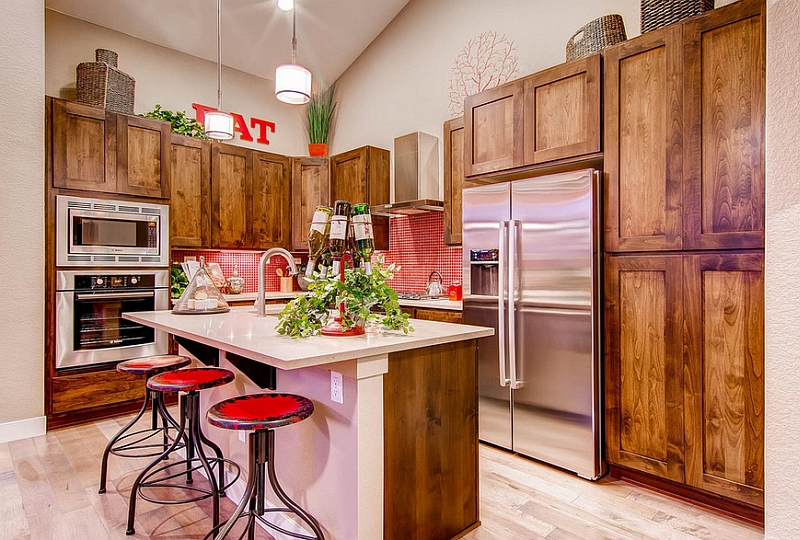 The backsplash gives a dash of modernity to the traditional kitchen