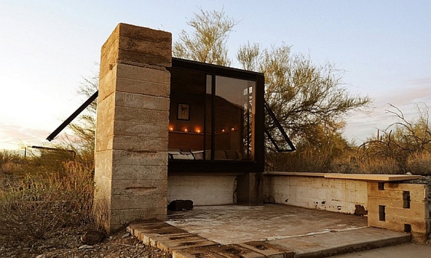 Miner’s Shelter: Tiny Desert Dwelling Clad In Glass And Steel