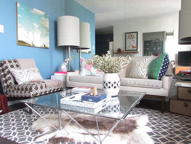 A blue feature wall in the living room