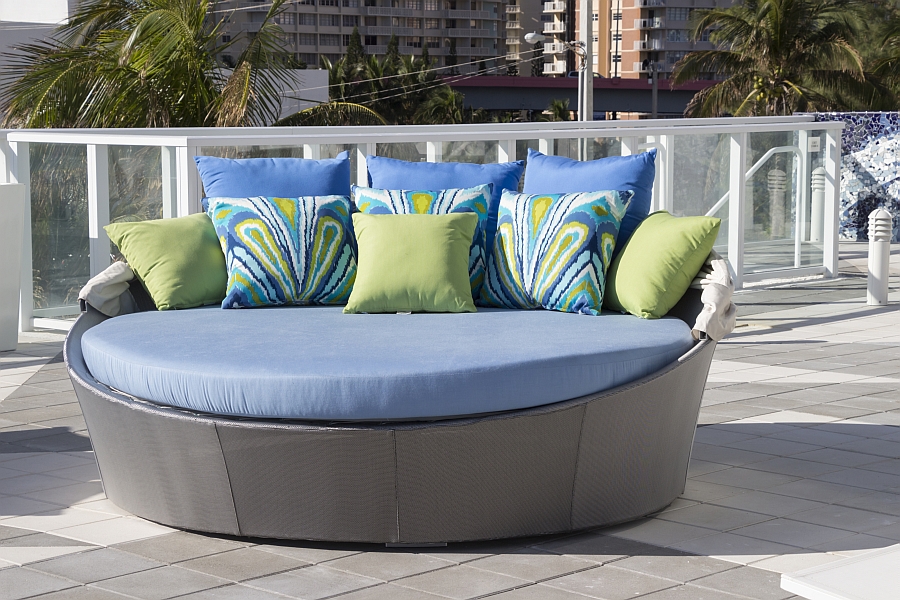 Aqua Daybed with Canopy and cool throw pillows