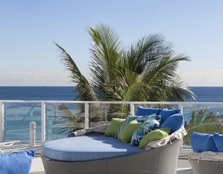 Aqua Daybed: Customizable Outdoor Decor Lets You To Relax In Style!