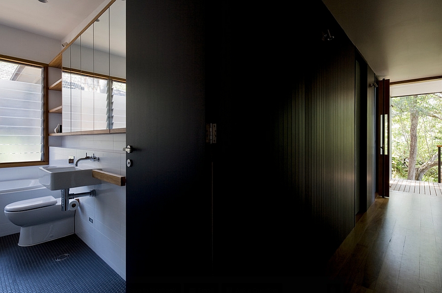 Balanced use of light and dark tones inside the Ozone House