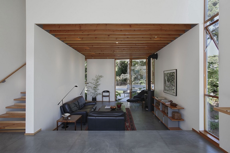 Ceiling with wooden beams gives the home a rustic touch