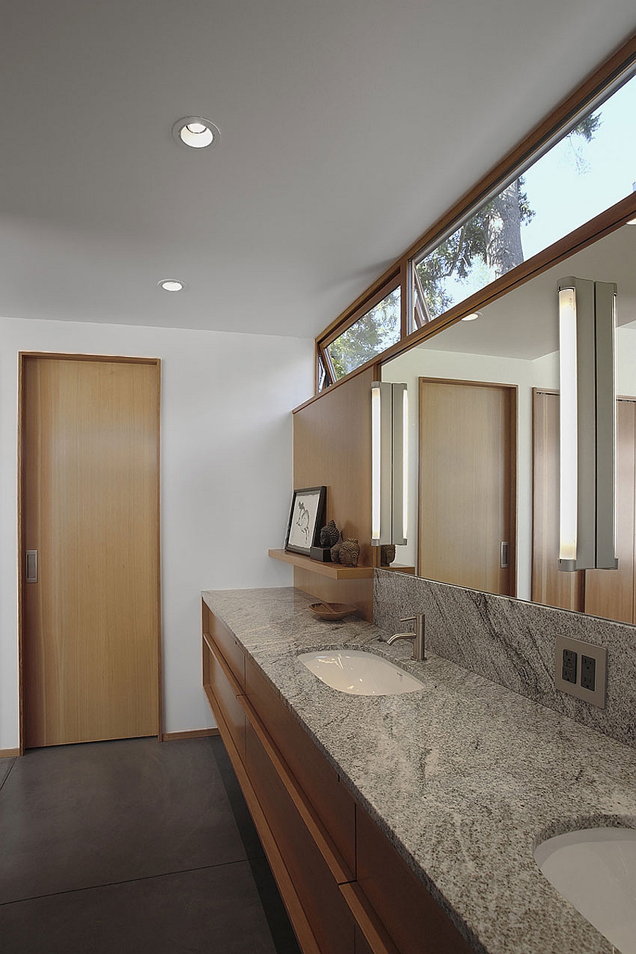 Contemporary bathroom with ample natural ventilation