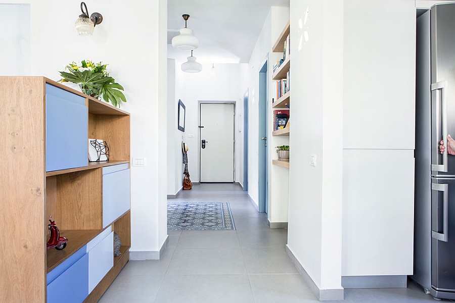 Corridor from the front doorto the dining room