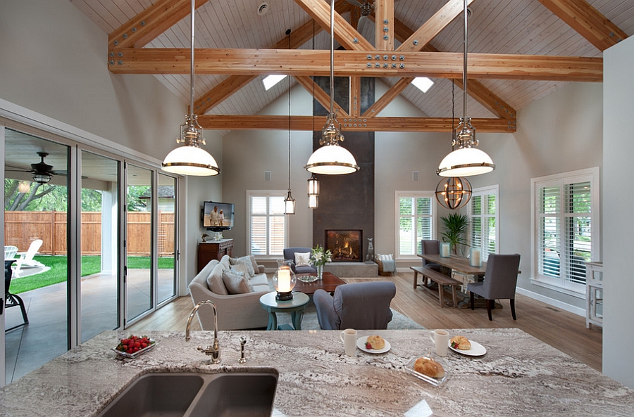 Dining area, kitchen and family room in an open-plan layout