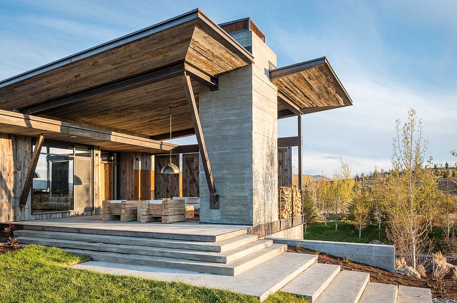 Entry room of the lovely mountain getaway