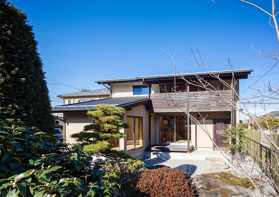 Front facade of the Cocoon House in Japan