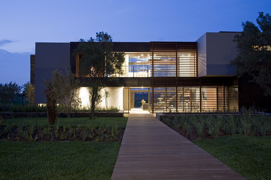 Front view of House Serengeti in South Africa