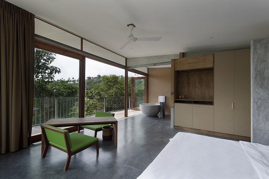 Interior that is clad in wood, stone and concrete