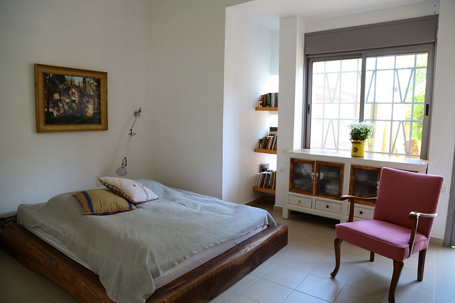 Lovely masterbedroom with a platform bed in solid wood