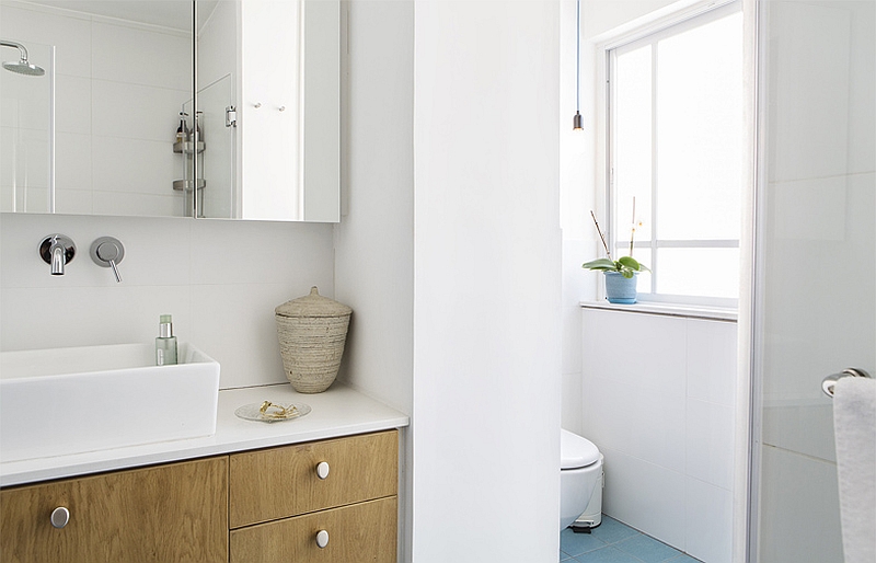 Lovely wooden accents in the bathroom