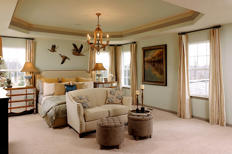 Luxurious traditional bedroom idea