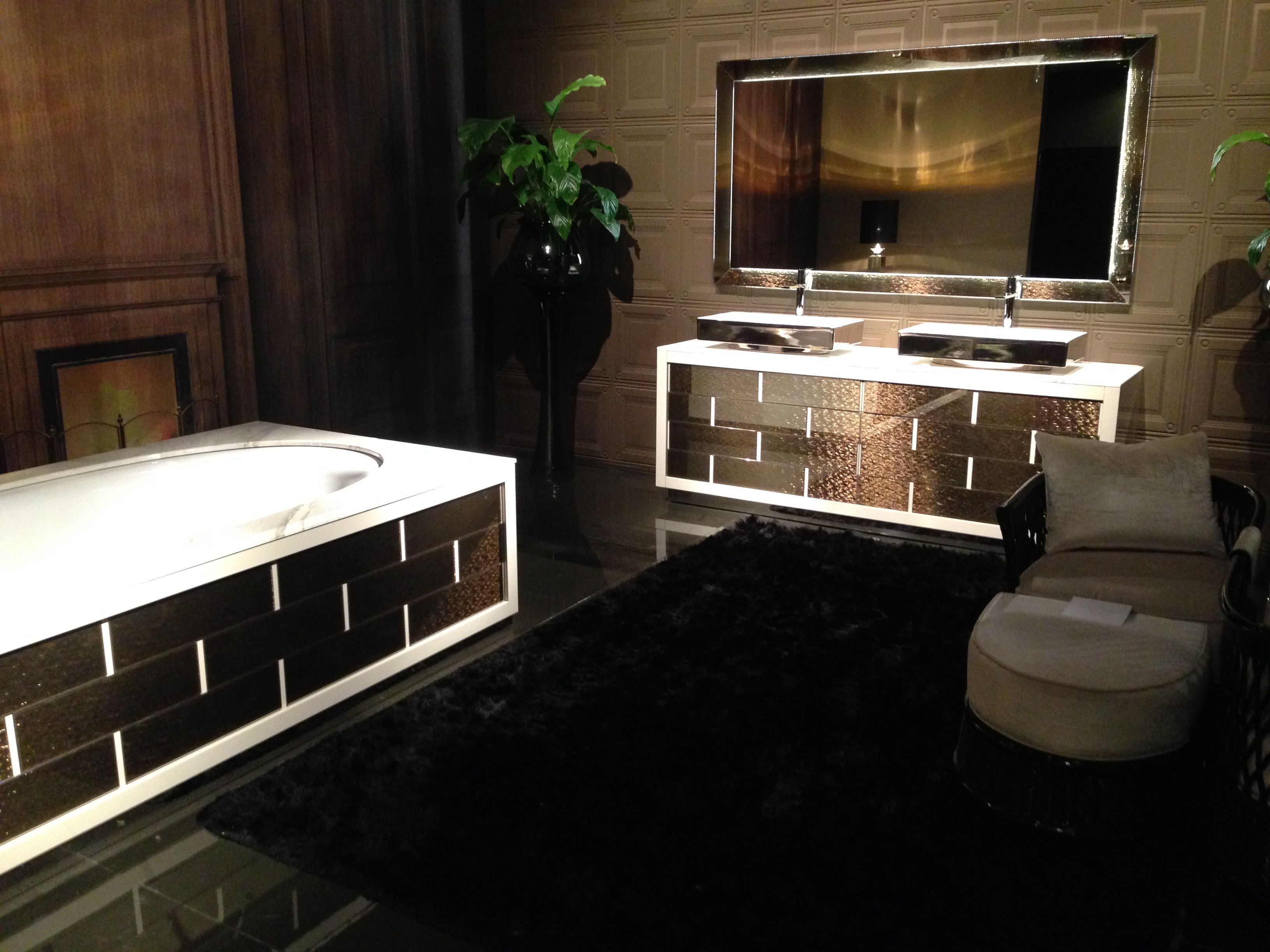 Luxury black bathroom decor - iSaloni 2014