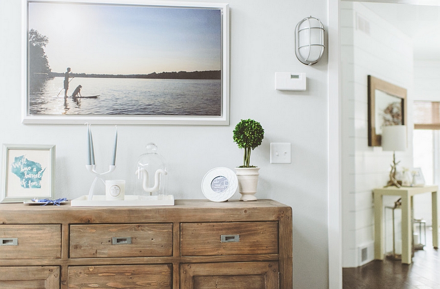 Rustic sideboard in the hallway