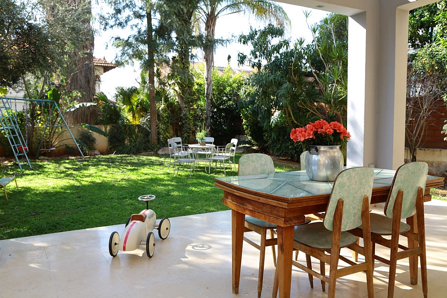 Small outdoor dining space andthe backyard