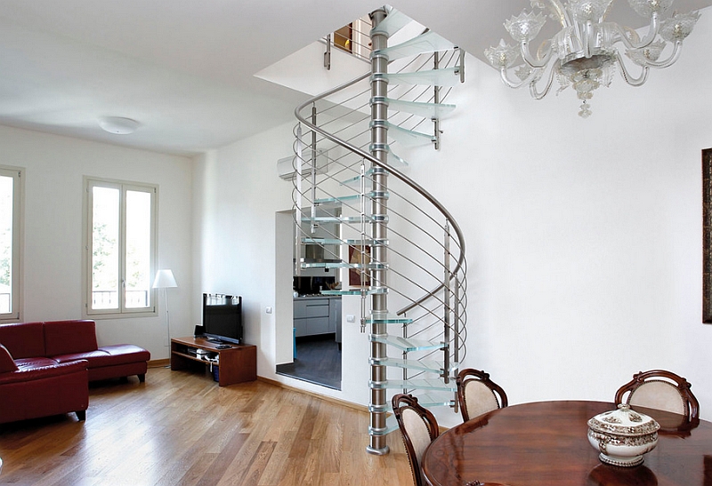 Space-saving spiral staircase in glass