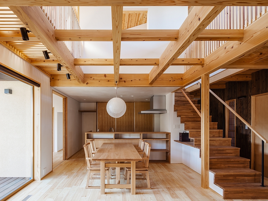 Stylish ceiling with a grid of wooden beams