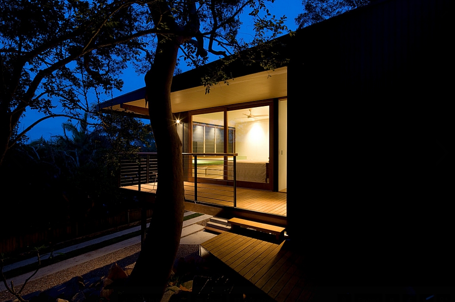 The House dissapears into canopy at night