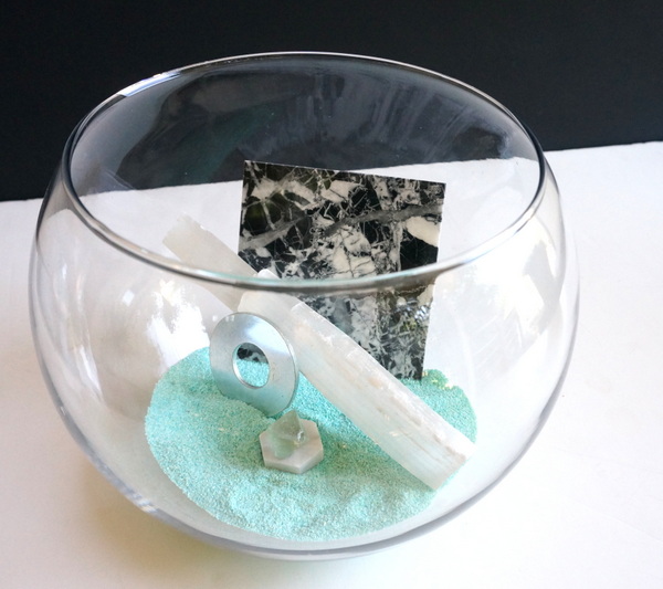 Aqua sand, marble and selenium in a DIY mineral scape