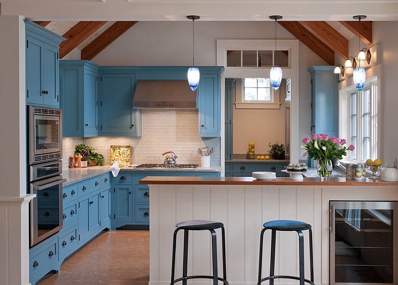 Beachy blues and warm whites combined with elegance in the kitchen