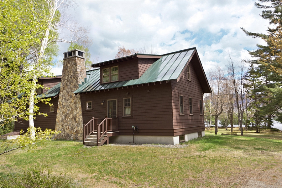 Cozy cabin retreat charms with its lovely exterior