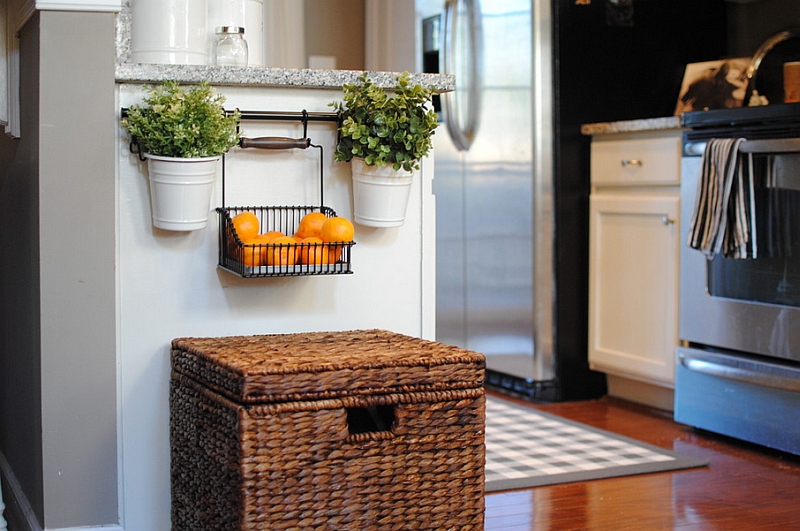 Decorating the kitchen with fruits and herbs