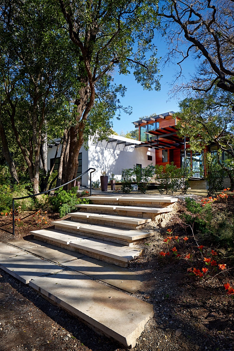 Entrance to the Green Lantern Residence by John Grable Architects