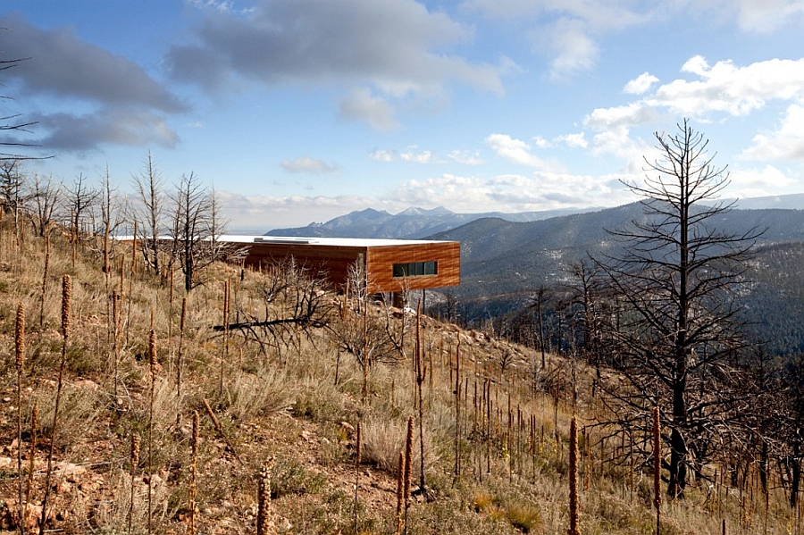 Exapnsive modern home overlooking breathtaking mountains
