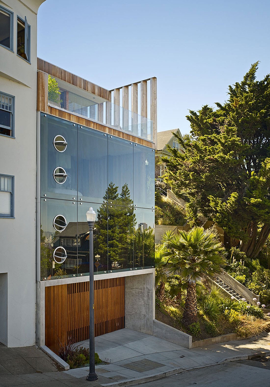 Glass facade of the Peter’s House by Craig Steely Architecture