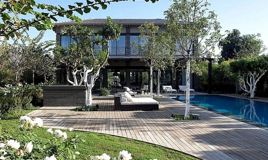 Classic Meets Contemporary At This Gorgeous Home In Ramat HaSharon