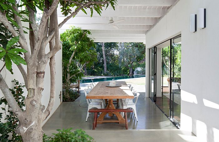 Gorgeous oudoor dining area to enjoy lovely summer evenings outside