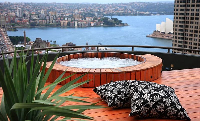 Hot tub atop the city penthouse offers stunning views of Sydney