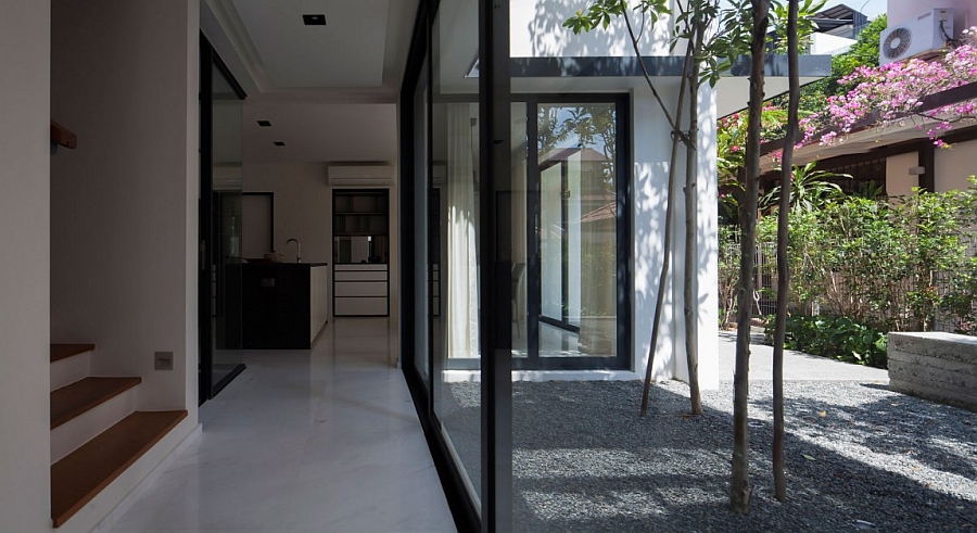 Interior connected with the courtyard through glass doors