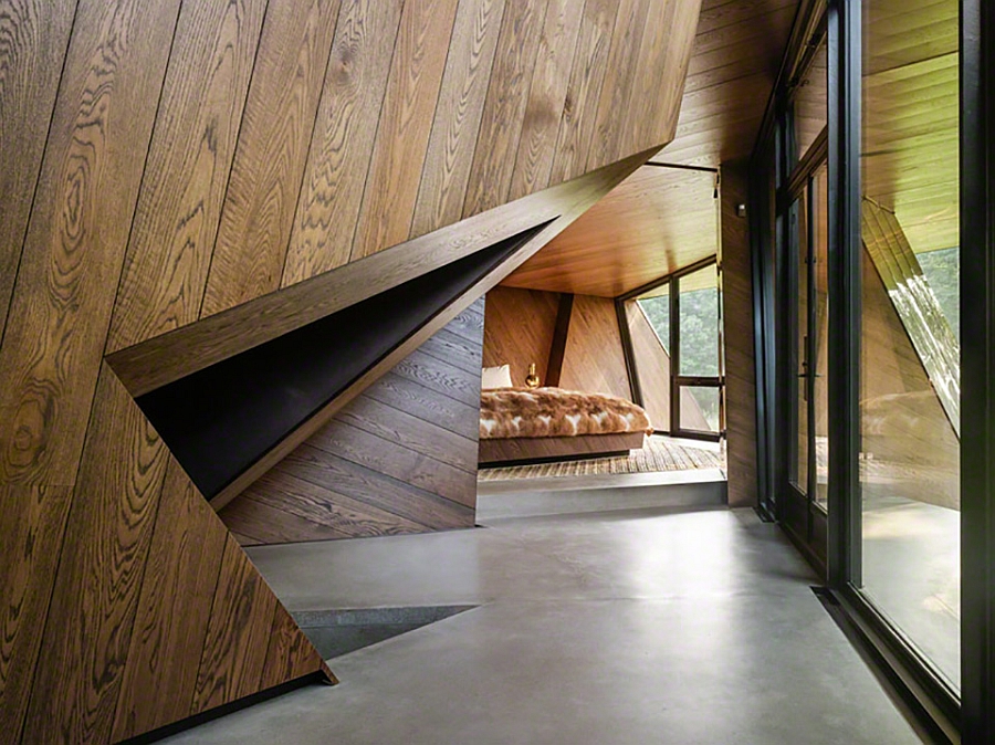 Interior with sculptural walls leading to the bedroom