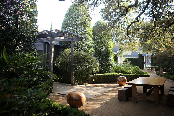 Large trees, green trim and sandy paths at the San Jose Hotel