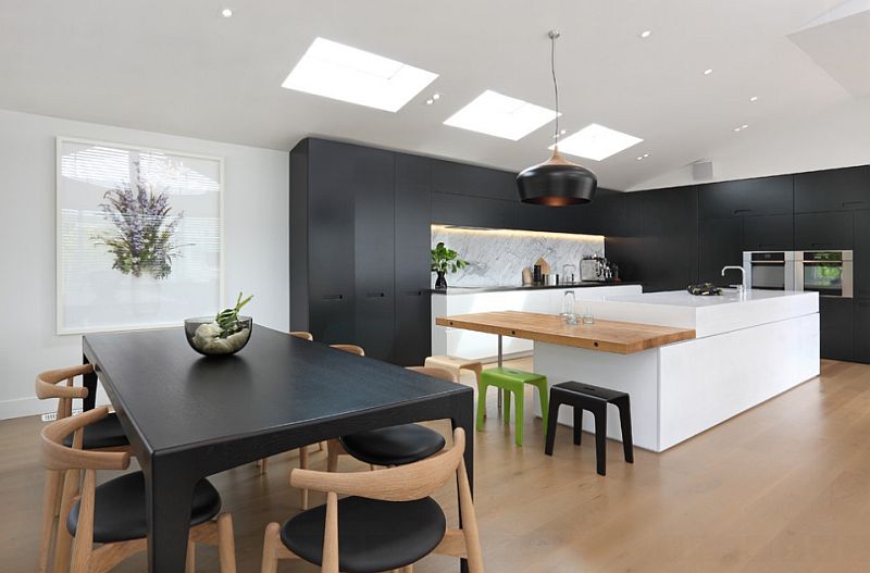 Matt black finishes and pristine white complement the warm, wooden floor